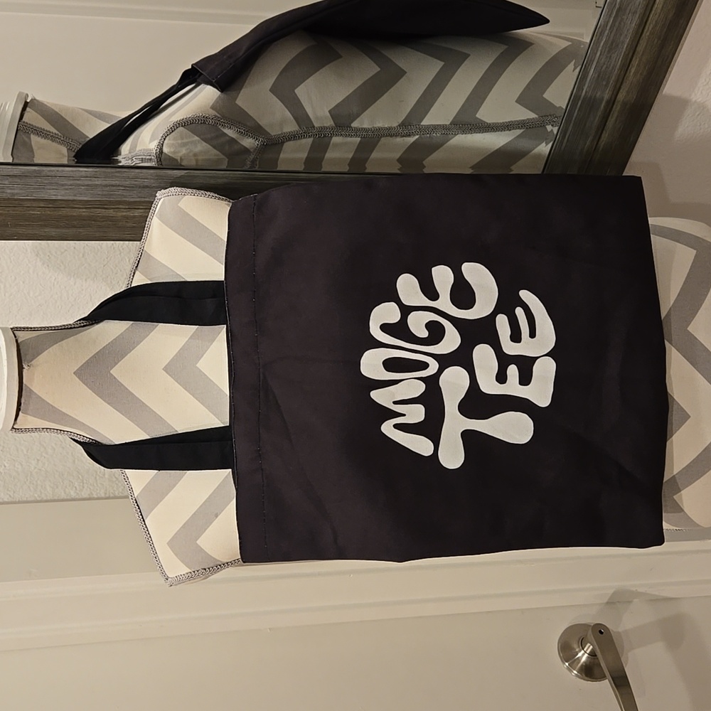Moge Tee Tote NWOT